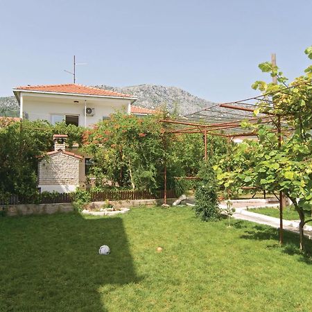 Lovely Apartment In Kastel Kambelovac With Wifi Kastela Bagian luar foto