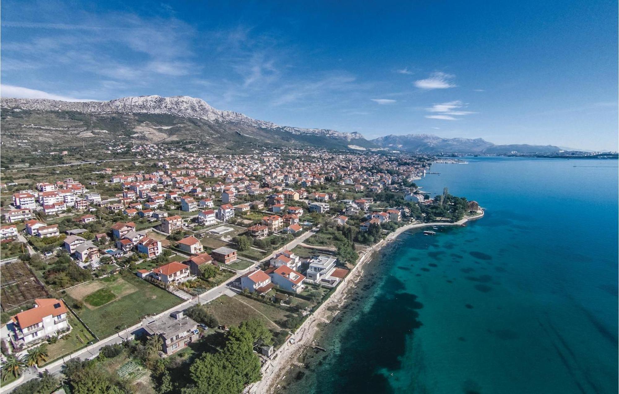 Lovely Apartment In Kastel Kambelovac With Wifi Kastela Bagian luar foto