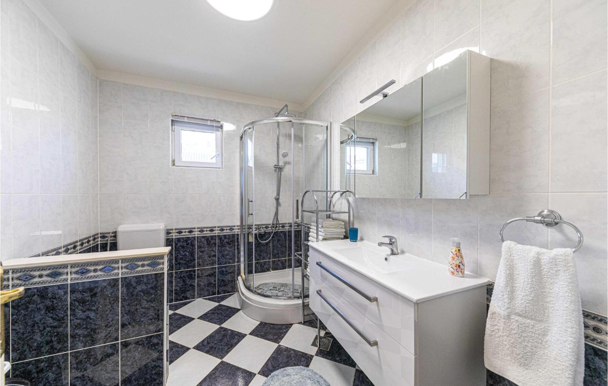 Lovely Apartment In Kastel Kambelovac With Wifi Kastela Bagian luar foto