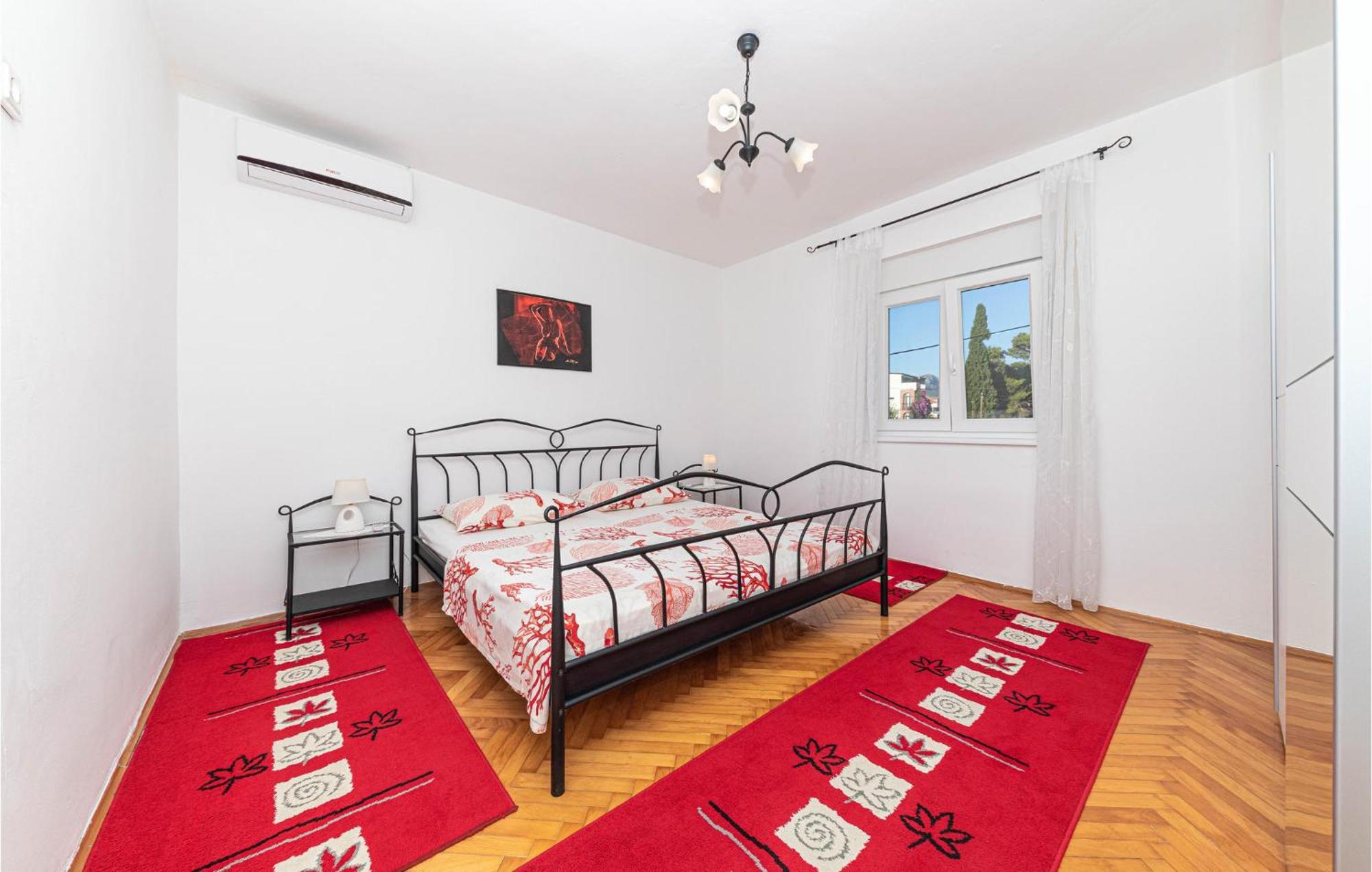 Lovely Apartment In Kastel Kambelovac With Wifi Kastela Bagian luar foto