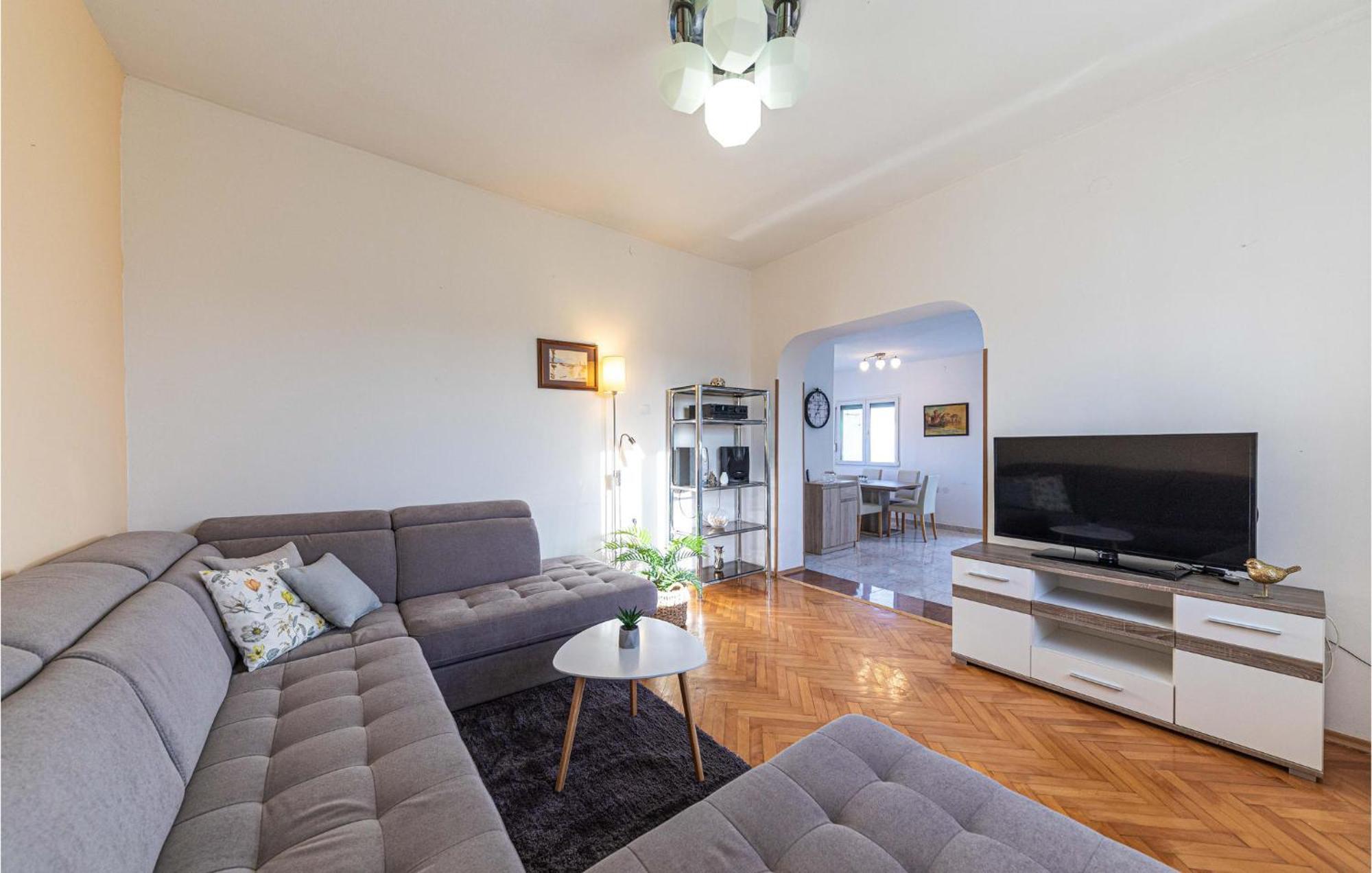 Lovely Apartment In Kastel Kambelovac With Wifi Kastela Bagian luar foto