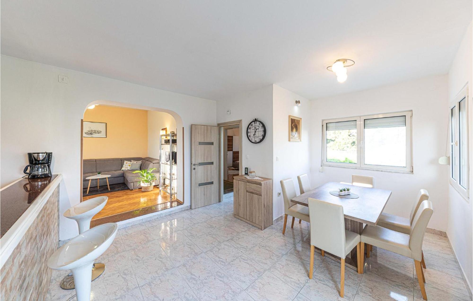 Lovely Apartment In Kastel Kambelovac With Wifi Kastela Bagian luar foto