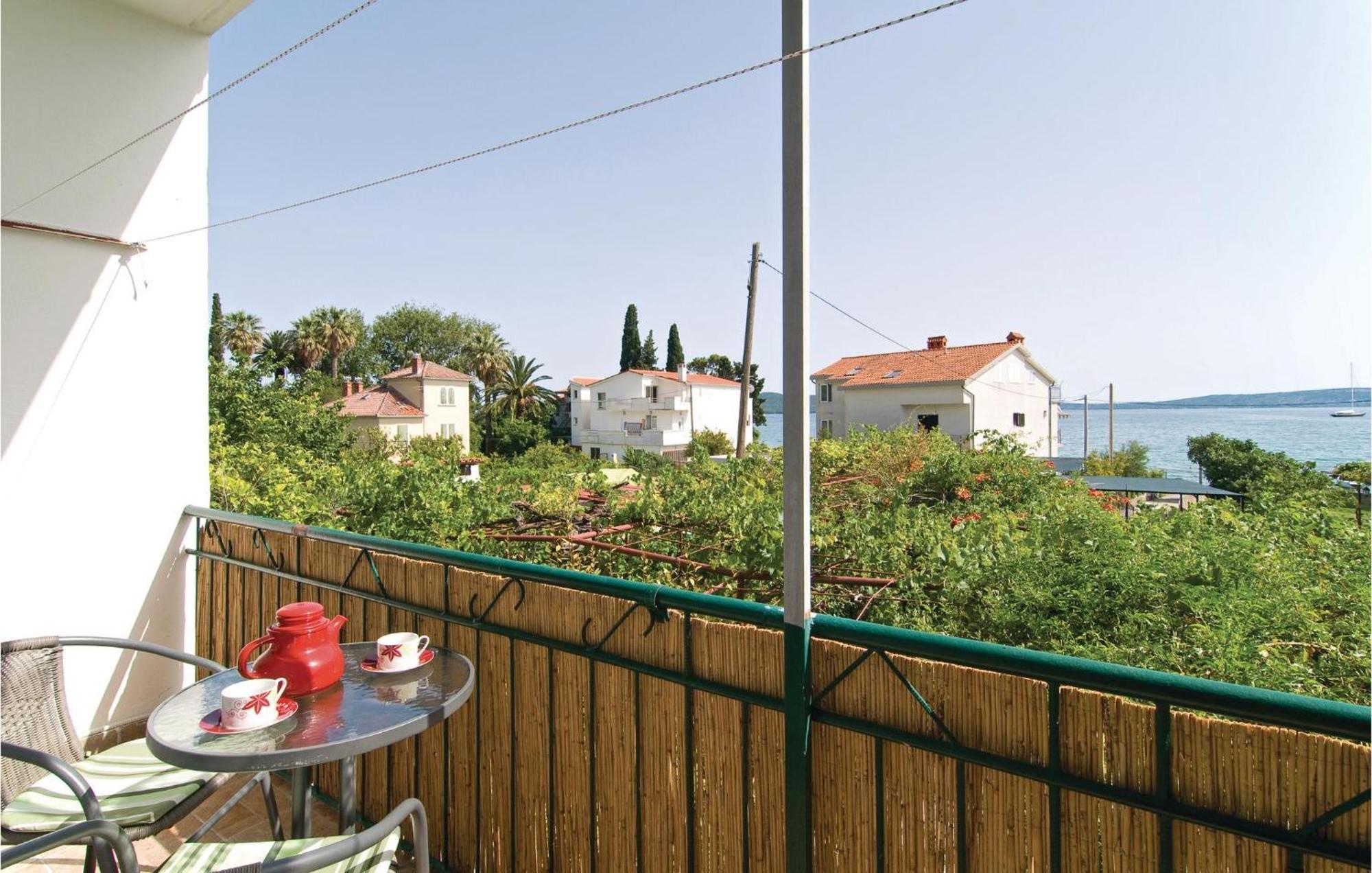 Lovely Apartment In Kastel Kambelovac With Wifi Kastela Bagian luar foto