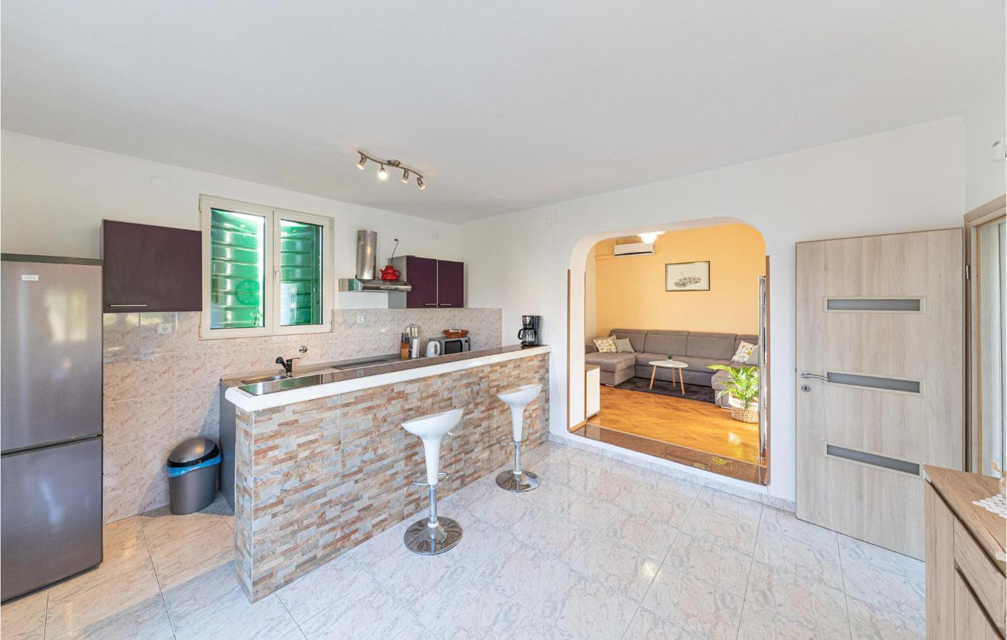 Lovely Apartment In Kastel Kambelovac With Wifi Kastela Bagian luar foto
