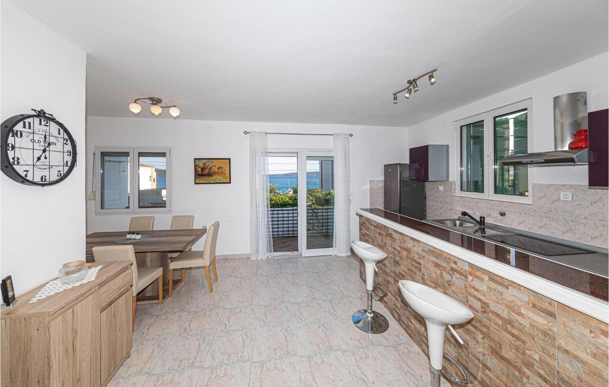 Lovely Apartment In Kastel Kambelovac With Wifi Kastela Bagian luar foto